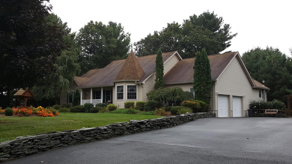 107 Stonegate Ct, Dingmans Ferry, PA 18328 - photo 1