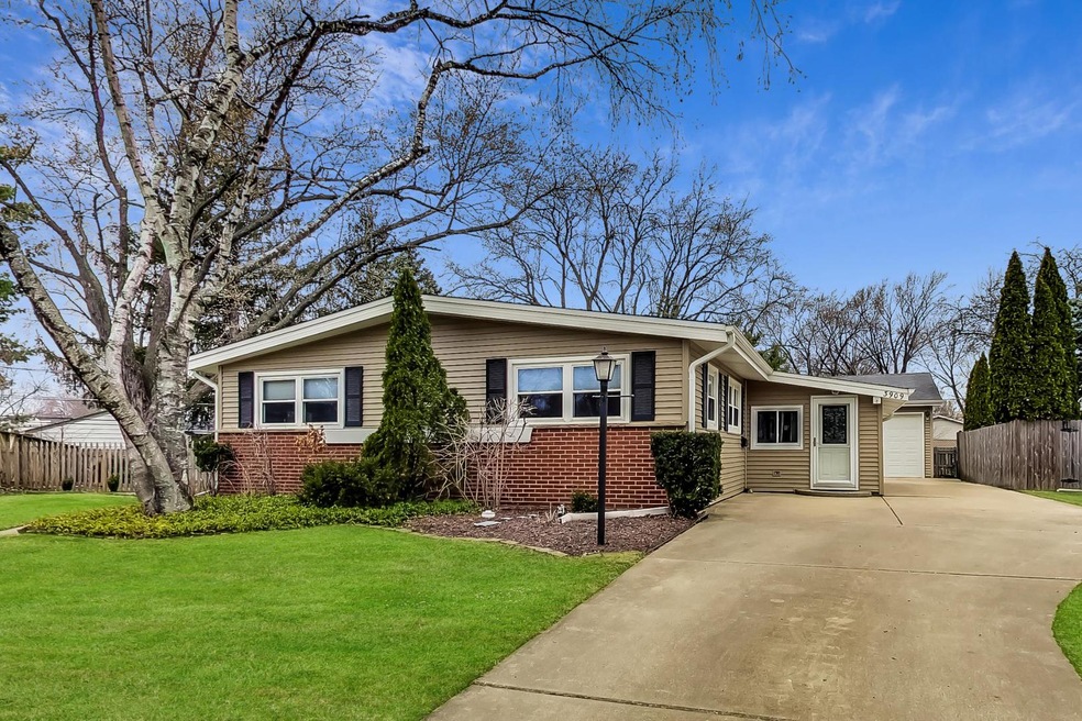 3909 Gull Ct, Rolling Meadows, IL 60008 - photo 1