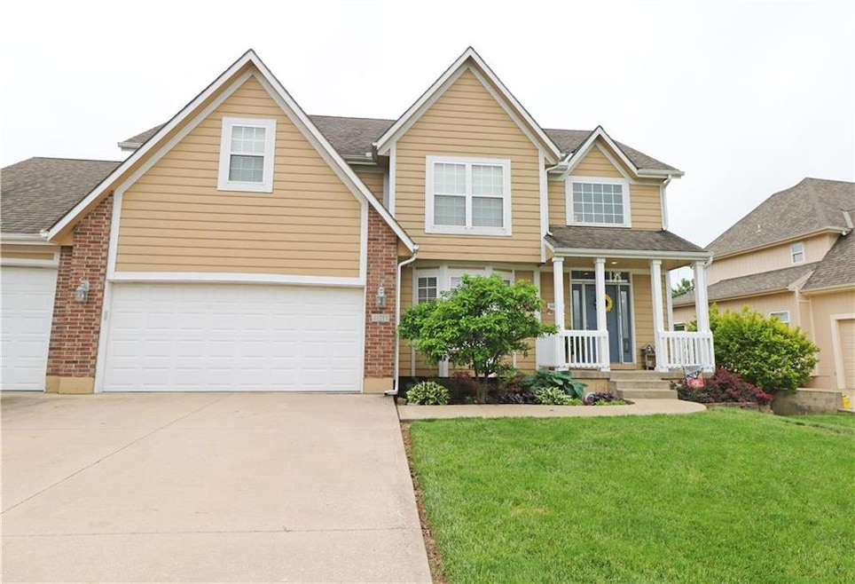 421 SW Albatross Ct, Lees Summit, MO 64082 - photo 1