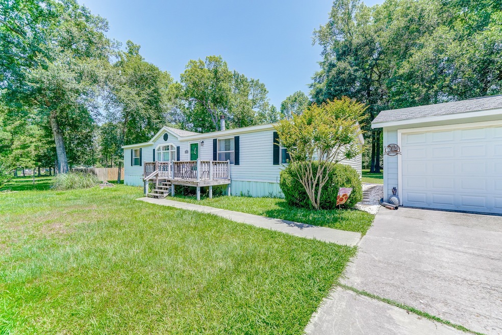 17701 Pine View Dr, Conroe, TX 77302 - photo 1