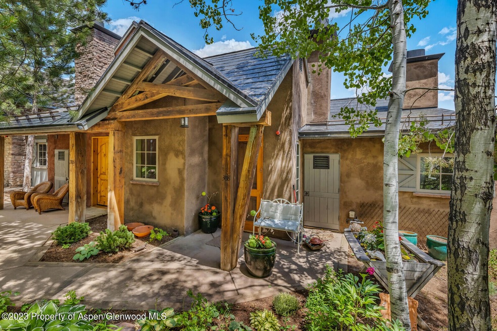 03_308_Wild_Spring_Lane003_mls
