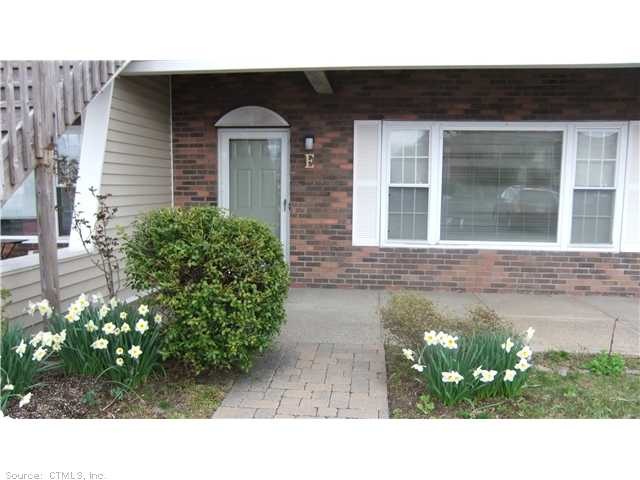 1571/2 Kings Hwy unit e, Milford, CT 06460 - photo 1