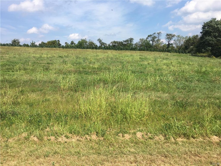 2360 Beacon Rd, Bath, PA 18014 - photo 1