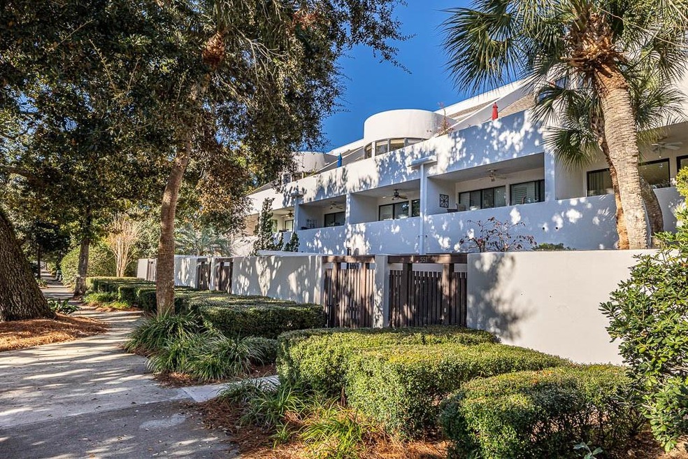 Full street view fronting Beachview.  #544 is wher