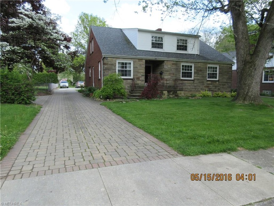Front of Property showing Paverstone drive