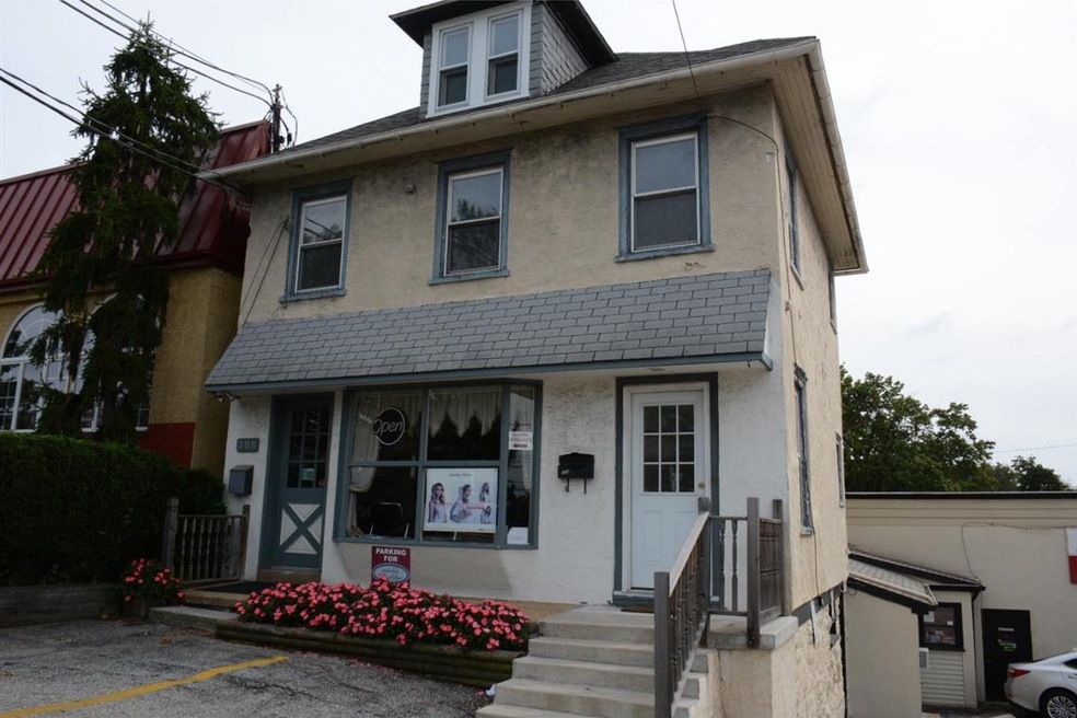 388 W Lancaster Ave unit UPPER, Wayne, PA 19087 - photo 1