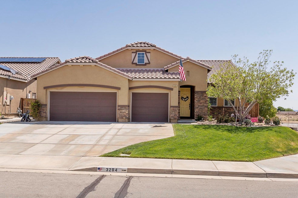 3204 Vicente St, Rosamond, CA 93560 - photo 1