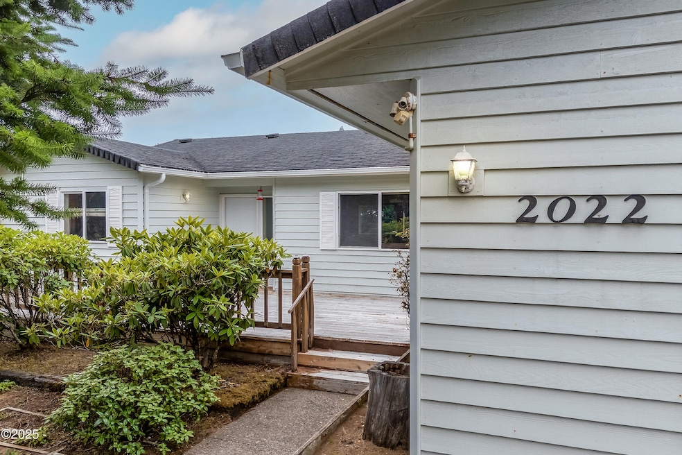 2022 NW VIEW RIDGE (EXTERIOR) (11)