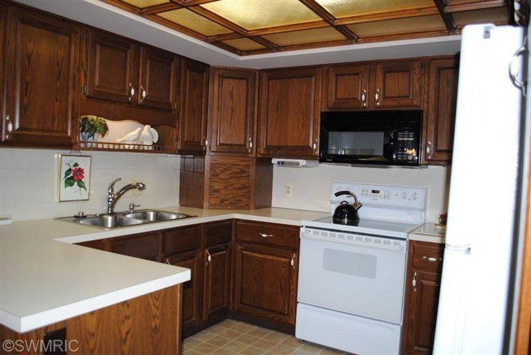 1104 Bayshore Dr SW, Byron Center, MI 49315 - photo 1