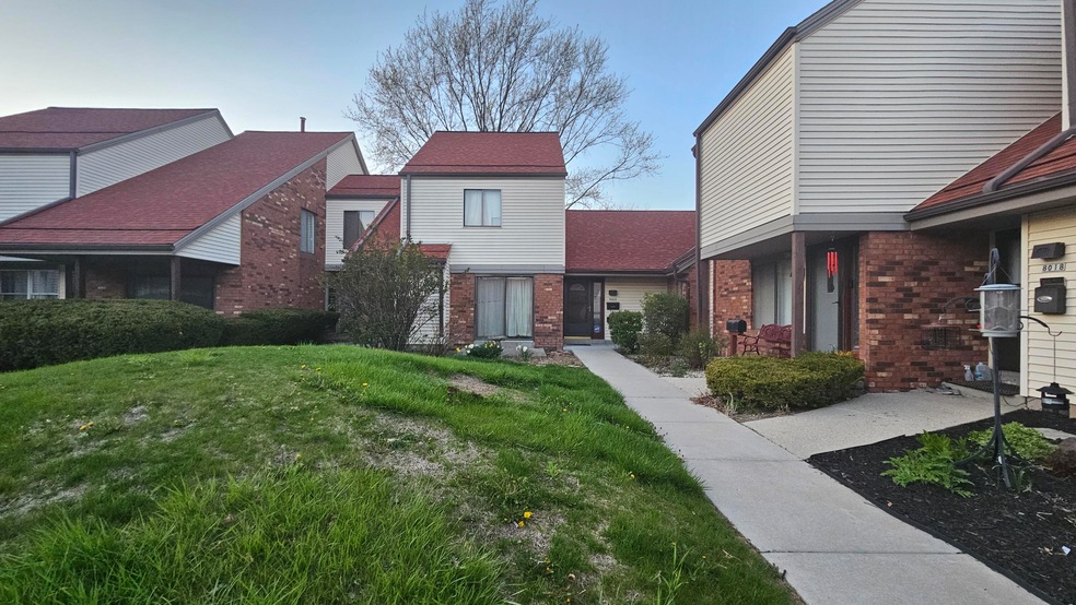 8022 N 94th St unit U6, Milwaukee, WI 53224 - photo 1
