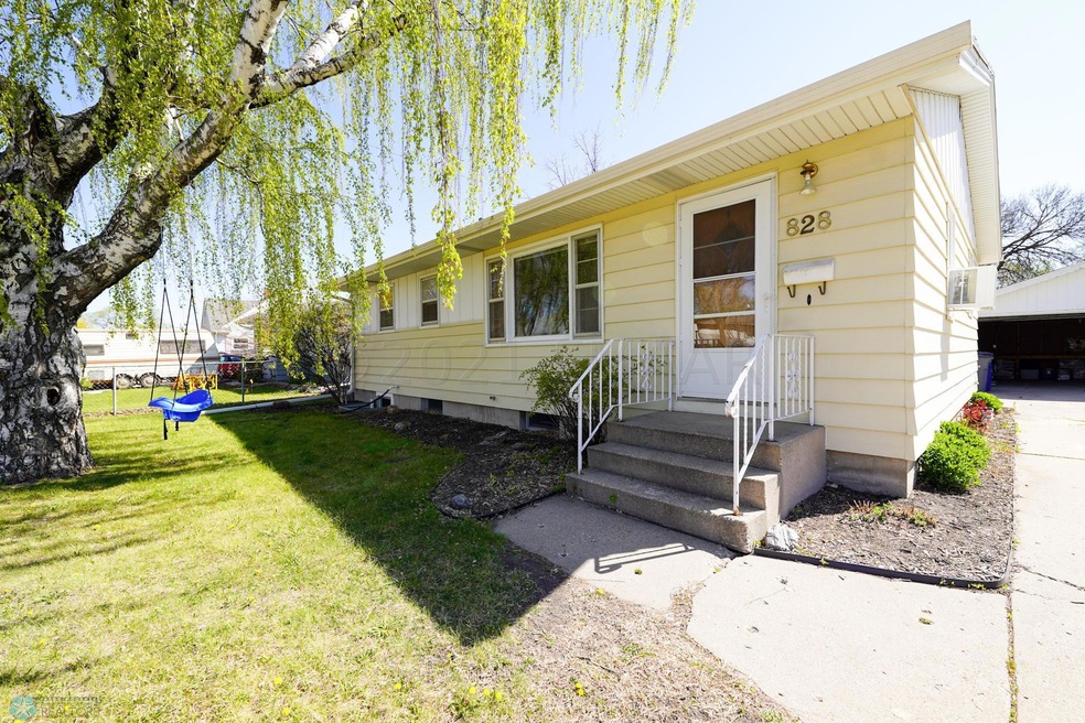 828 15TH Street N Moorhead MN 56560