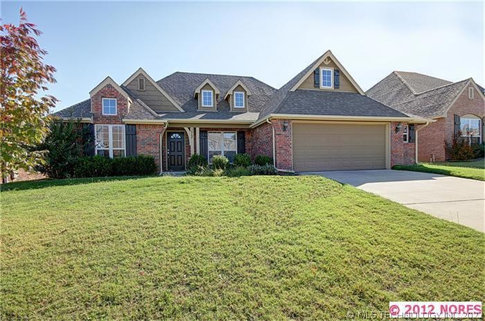 Beautiful Curb Appeal! Full Brick Like New Home!
