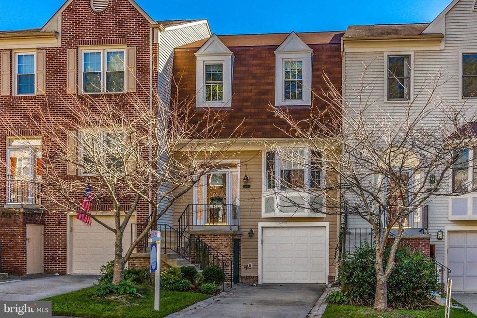 8111 Squirrel Run Rd, Springfield, VA 22152 - photo 1