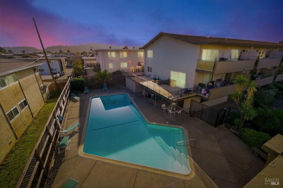 Spectacular Pool for lounging and relaxing. A community meeting room too.