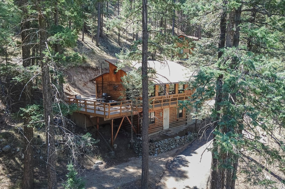 Log -Sided Cabin In The Woods