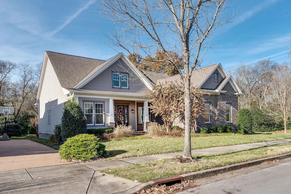 Beautiful Craftsman Styling