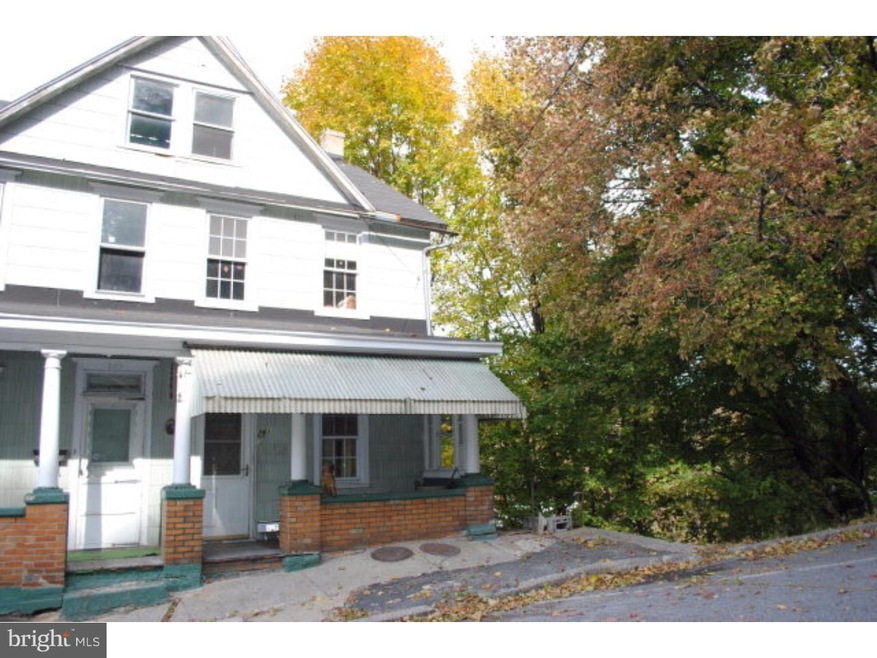 261 E Ridge St, Lansford, PA 18232 - photo 1