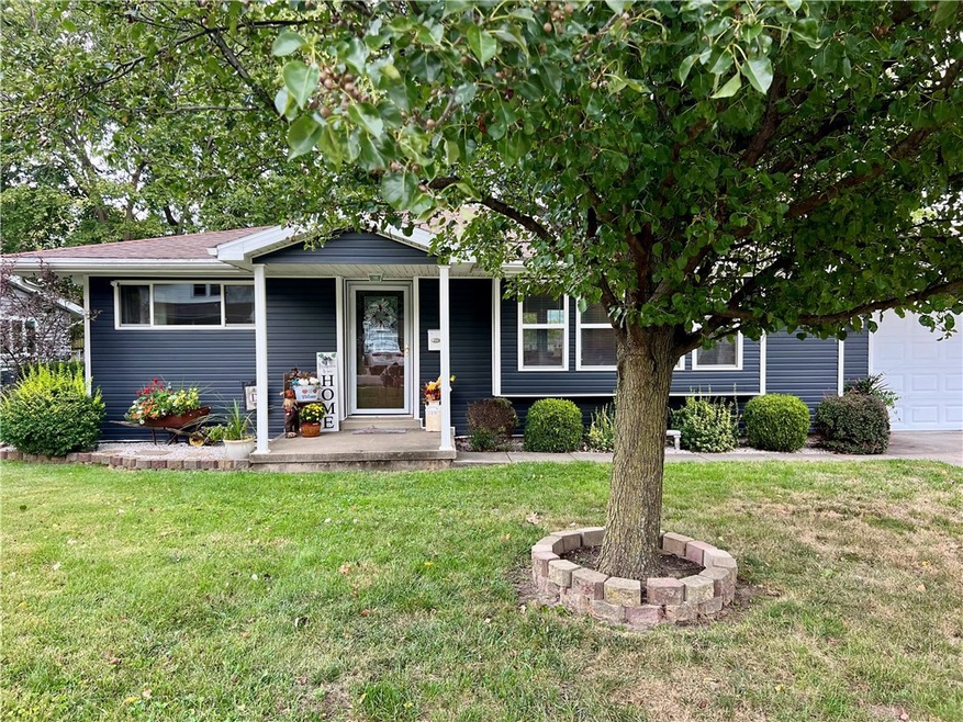 120 S 34th St, Mattoon, IL 61938 - photo 1