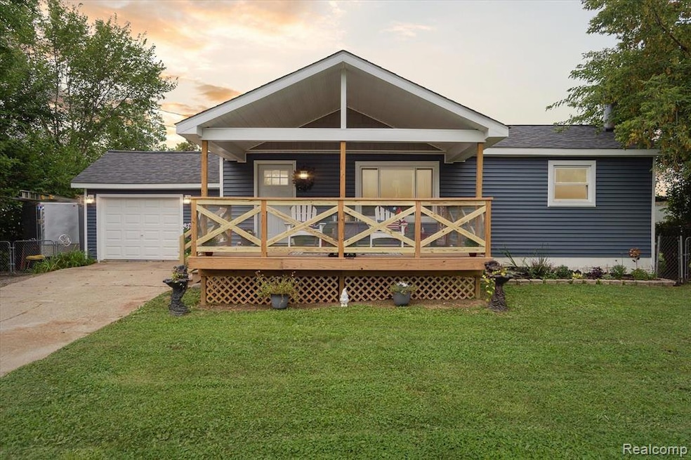 8160 Fenton Rd, Grand Blanc, MI 48439 - photo 1