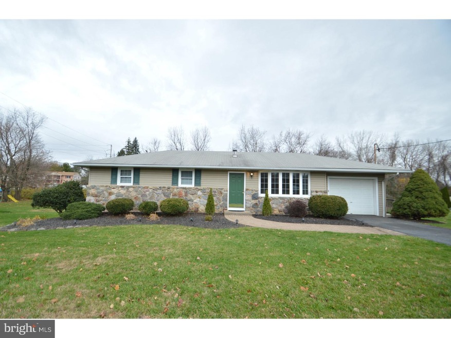 3217 Division St, Easton, PA 18045 - photo 1