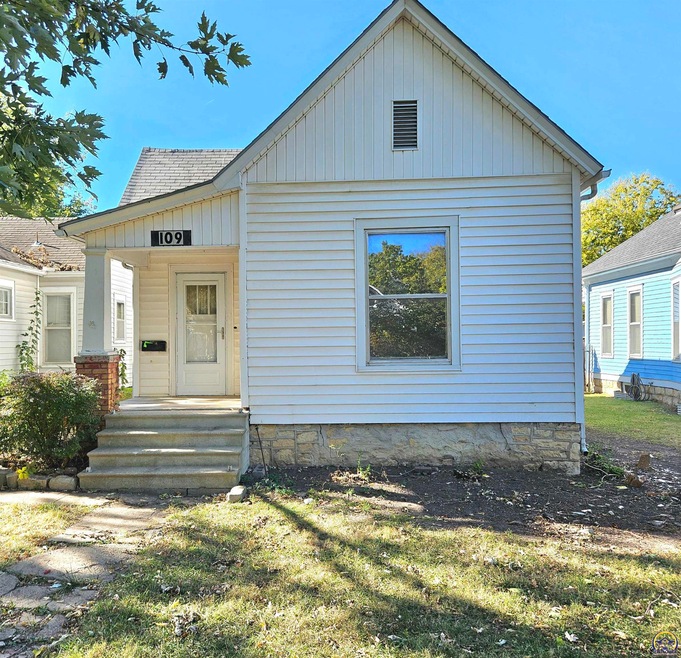109 SW Clay St, Topeka, KS 66606 - photo 1