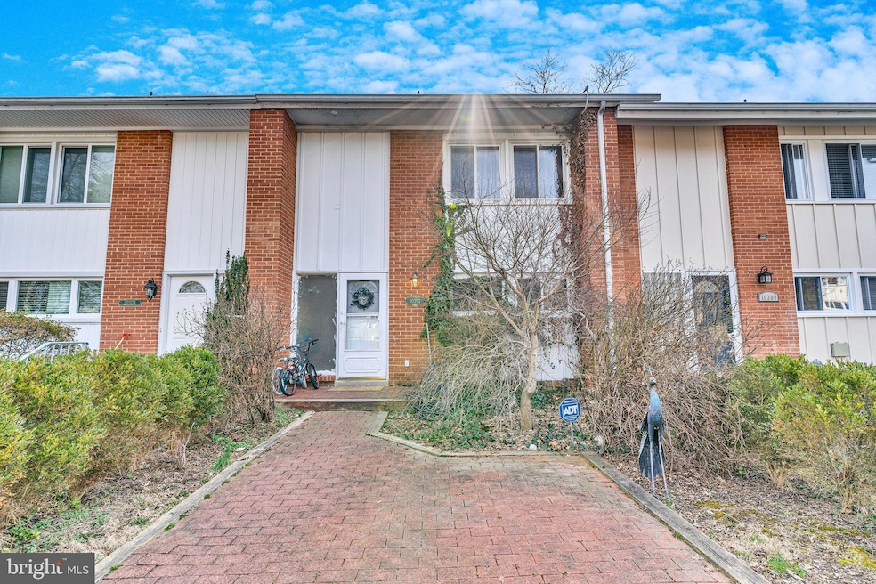 10302 Crimson Tree Ct, Columbia, MD 21044 - photo 1