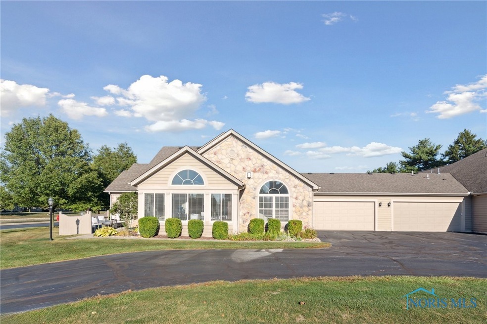 BEAUTIFULLY MAINTAINED RANCH VILLA ON CONNOR LAKE