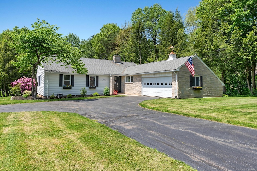 Delightful 3 bedroom 2 bath ranch.