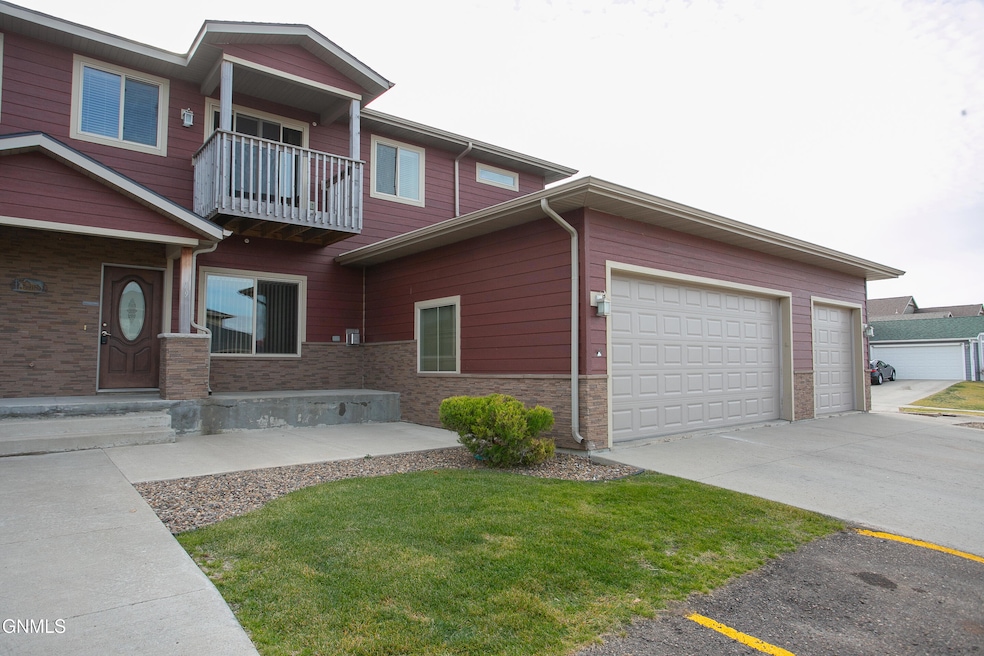 3504 33rd Ave W unit 37, Williston, ND 58801 - photo 1