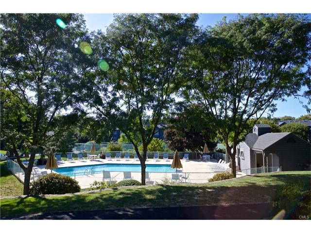 105 Fawn Ridge Ln unit 105, Norwalk, CT 06851 - photo 1