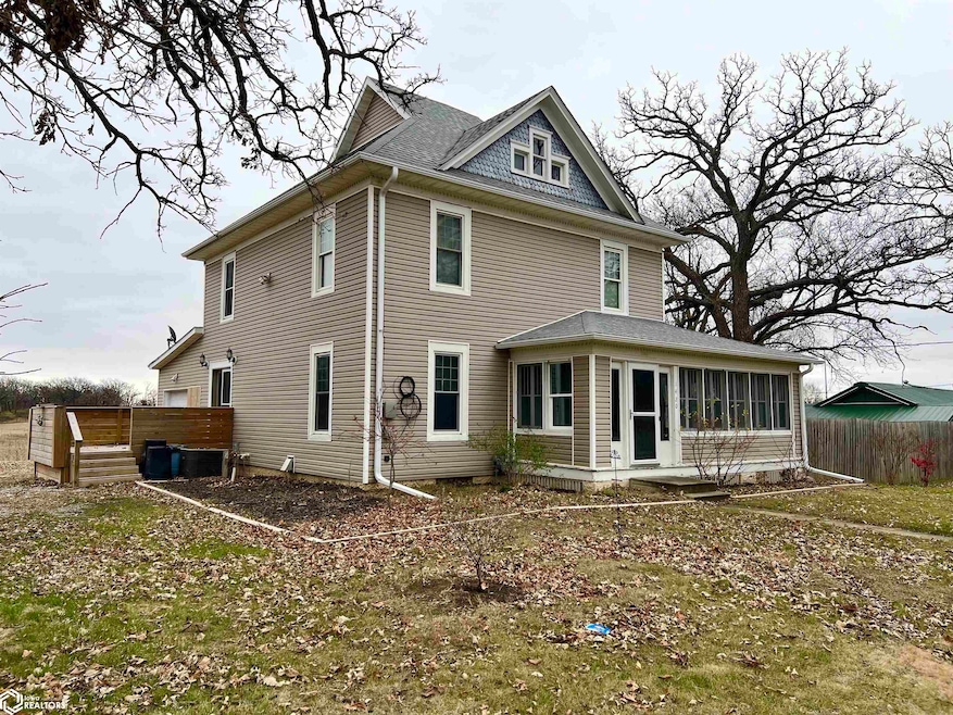 1420 1st St N, Newton, IA 50208 - photo 1