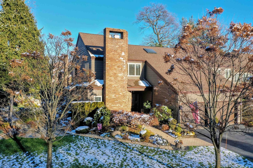 32 Indian Field Ct, Mahwah, NJ 07430 - photo 1