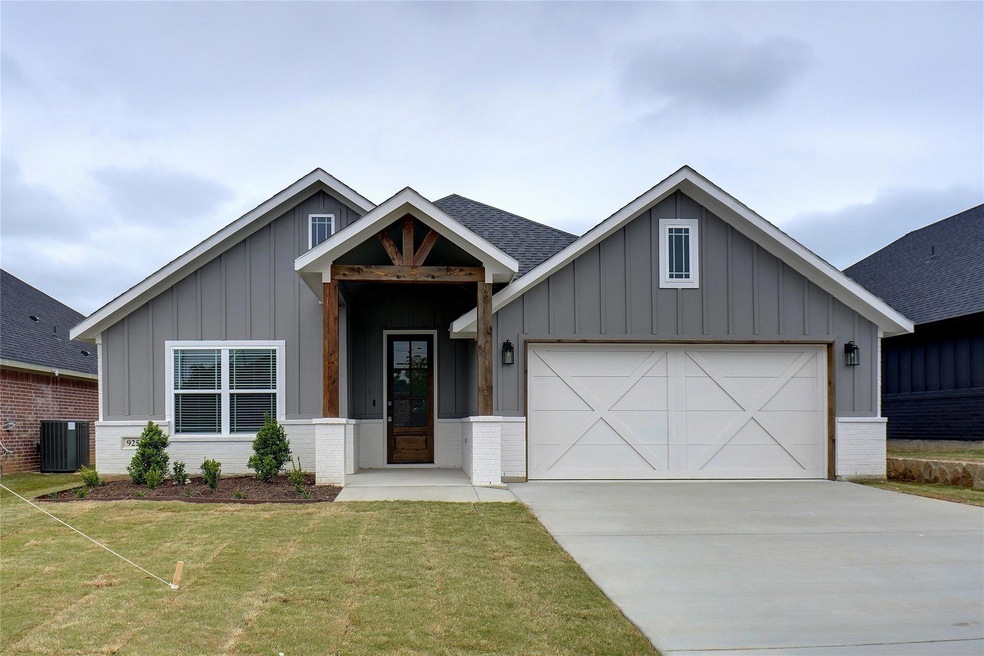 925 Tesslynn Ave, Godley, TX 76044 - photo 1