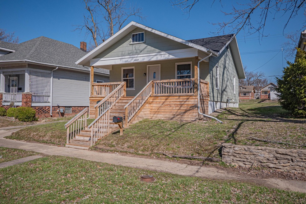 1059 Bond St, Moberly, MO 65270 - photo 1