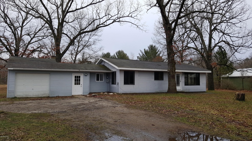 12952 N Woodbridge Ave, Bitely, MI 49309 - photo 1