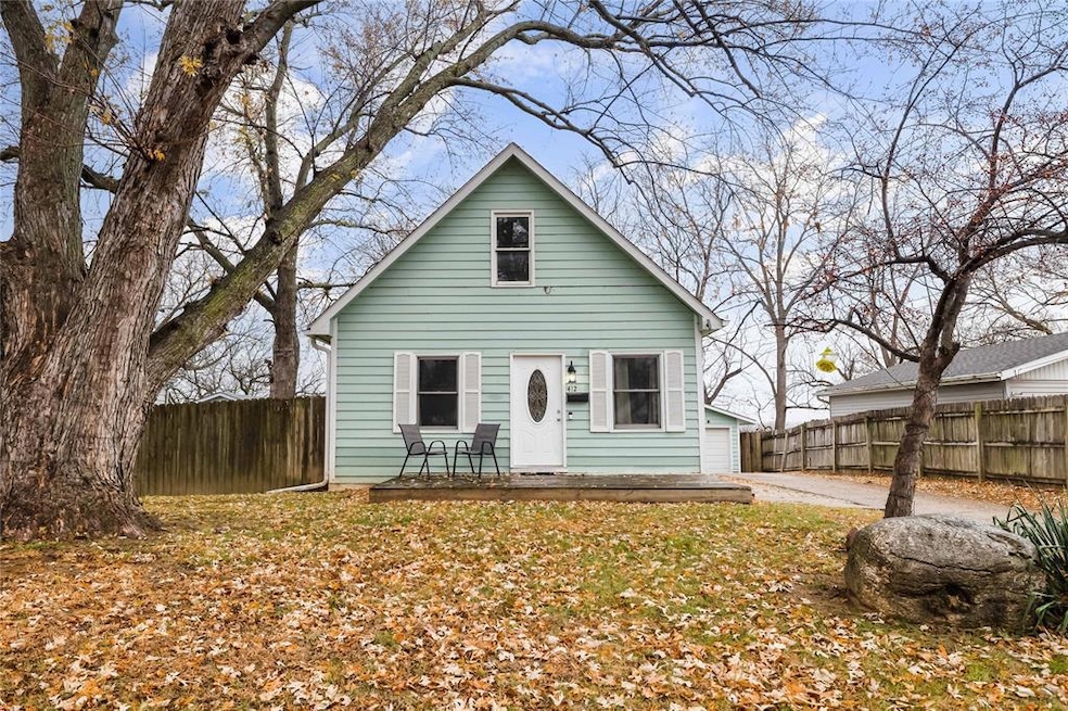 412 E Gray St, Des Moines, IA 50315 - photo 1