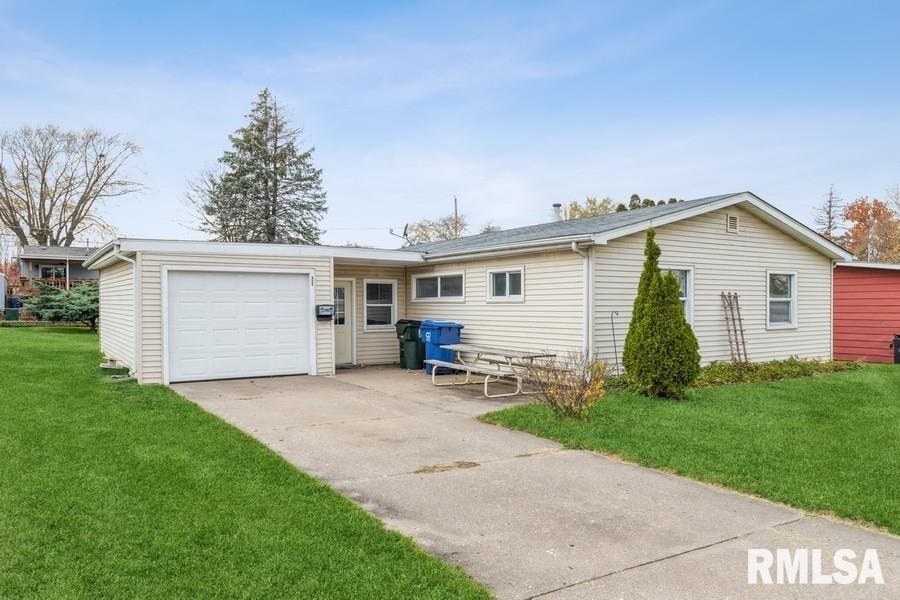 1938 N Nevada Ave, Davenport, IA 52804 - photo 1