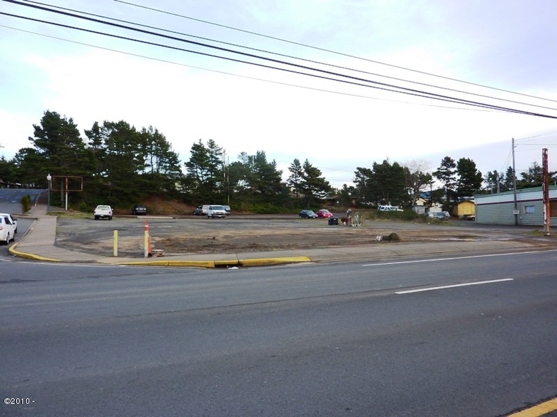 906 SE Highway 101, Lincoln City, OR 97367 - photo 1