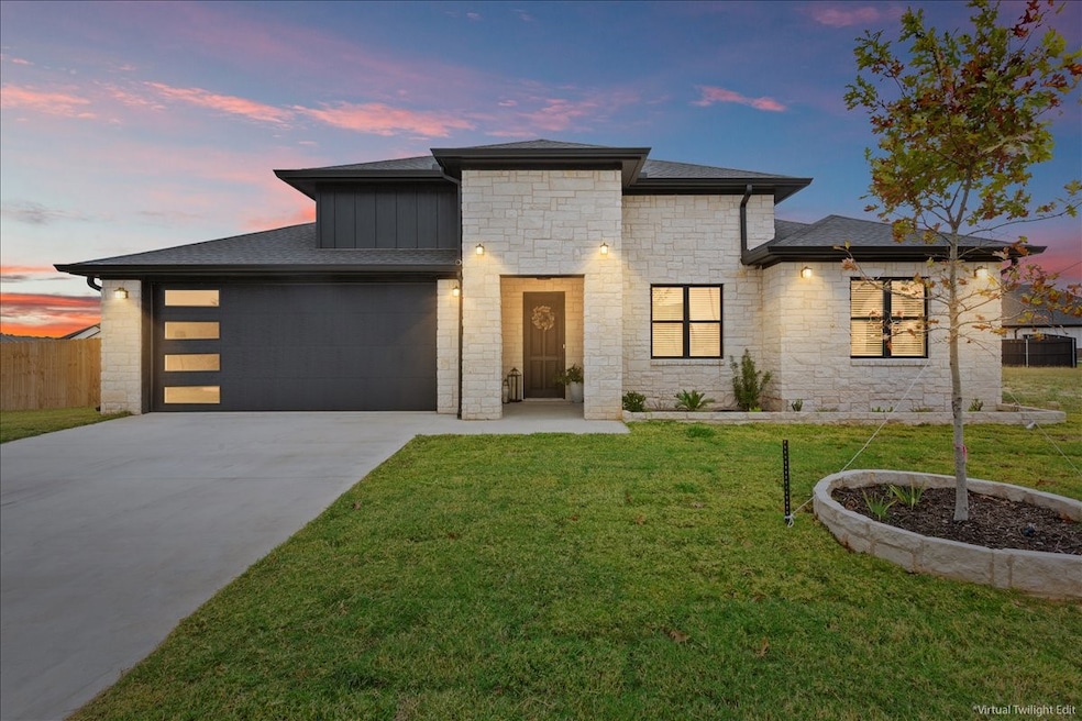 959 Gallant Fox Rd, Hewitt, TX 76643 - photo 1