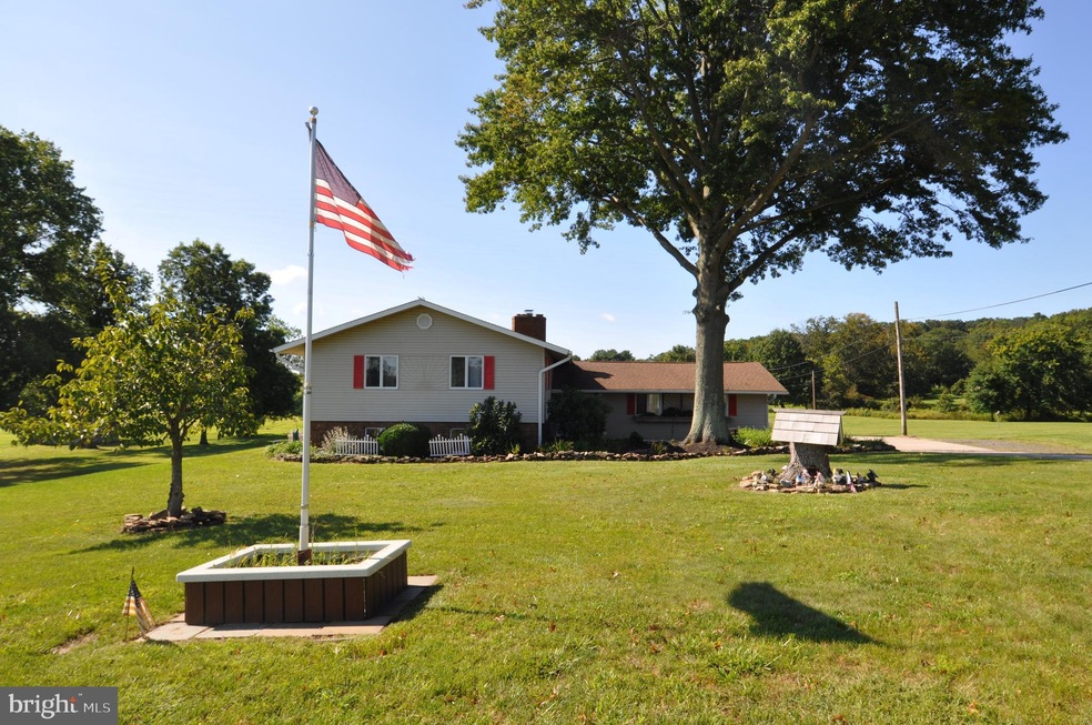 250 Juliustown Rd, Columbus, NJ 08022 - photo 1