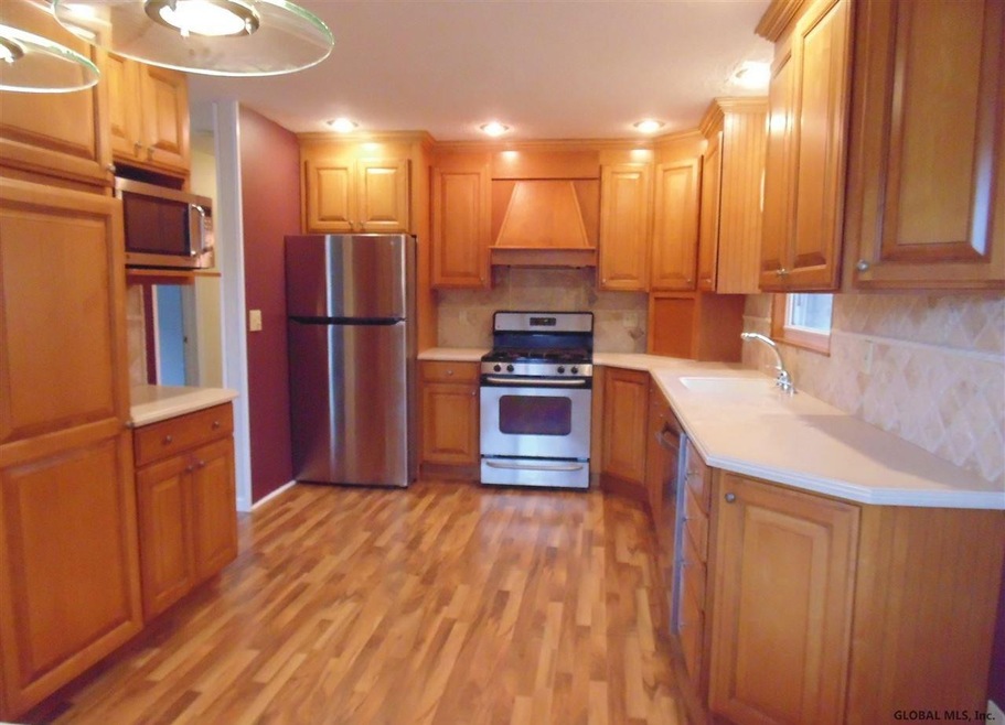 618 Lorraine Ave, Schenectady, NY 12303 - photo 1