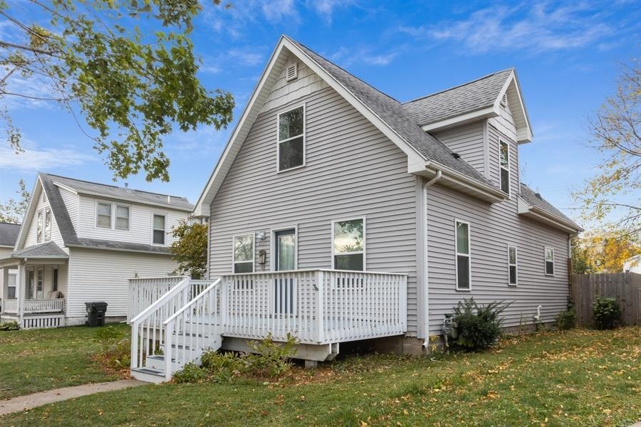 1222 10th St NW, Cedar Rapids, IA 52405 - photo 1