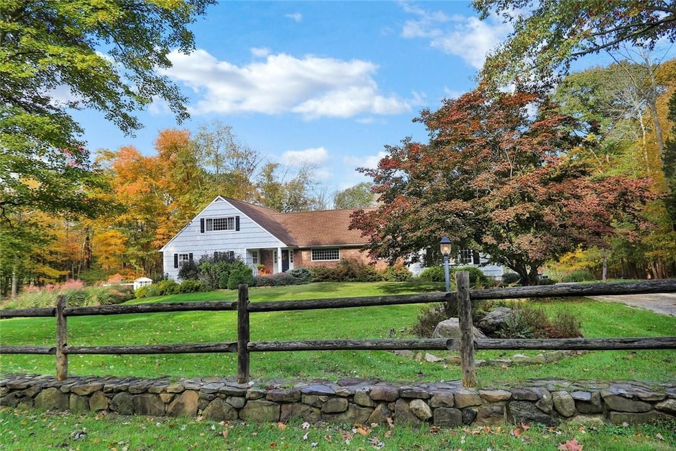 15 London Rd, Pound Ridge, NY 10576 - photo 1