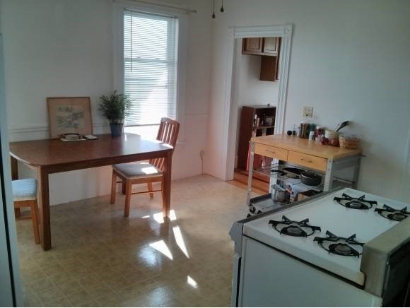 393 Hevey St unit 2, Manchester, NH 03102 - photo 1