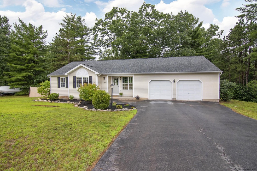 19 Oxford Dr, Saratoga Springs, NY 12866 - photo 1
