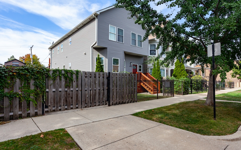 3138 N Sawyer Ave unit 1, Chicago, IL 60618 - photo 1