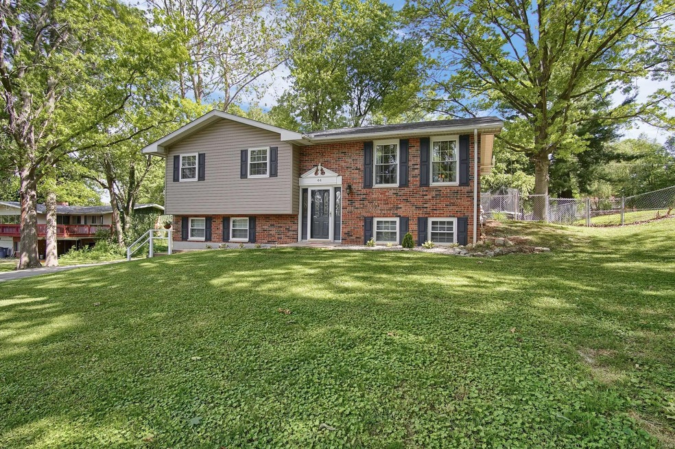 44 Leon Dr, Glen Carbon, IL 62034 - photo 1