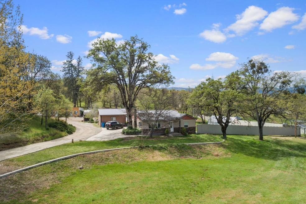 9417 Blackwell Rd, Central Point, OR 97502 - photo 1