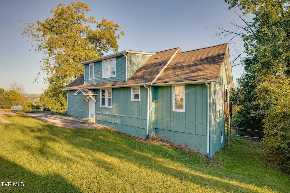 548 Floyd St, Bristol, VA 24201 - photo 1