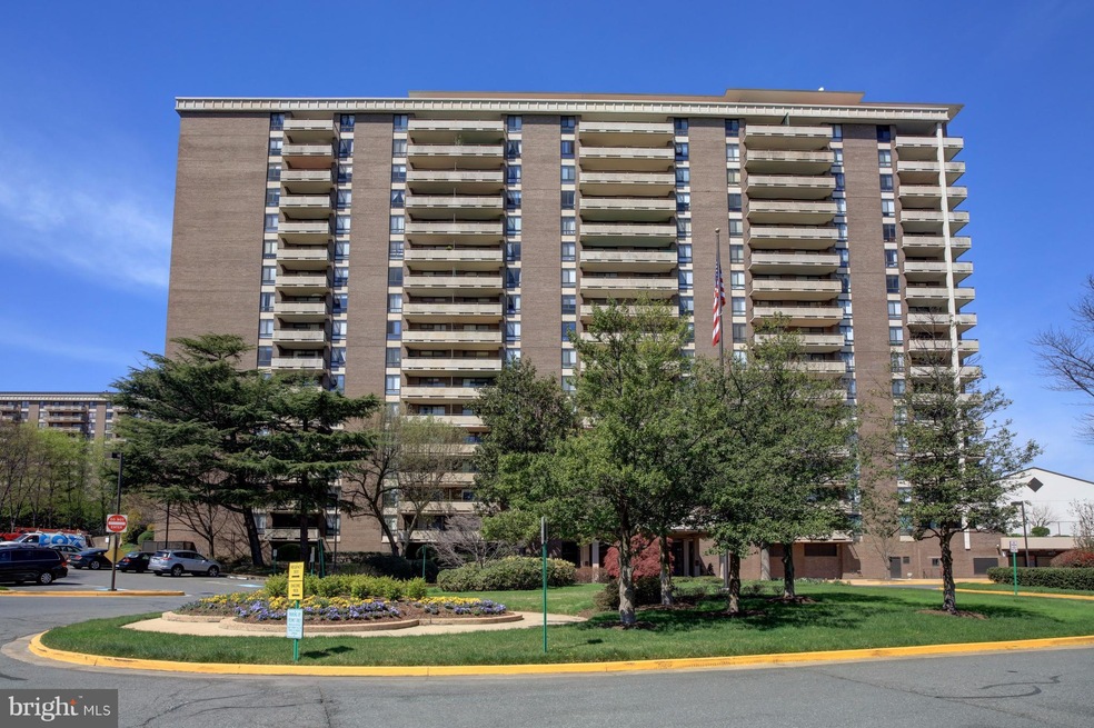 Regency unit 502, McLean, VA 22102 - photo 1